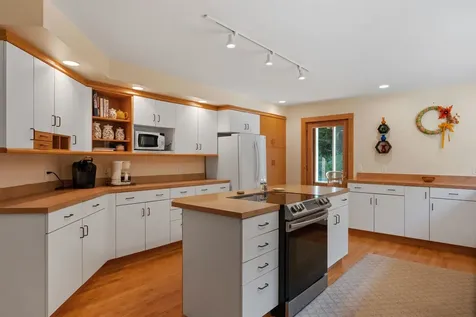 27 Bowles Road Newbury NH 03255