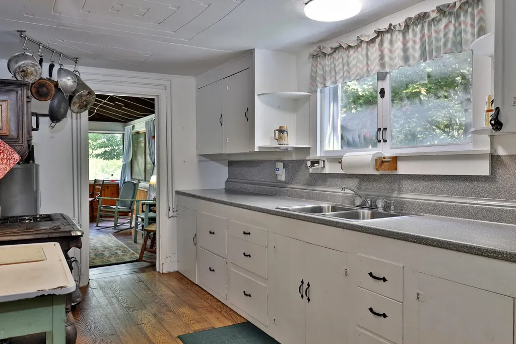 1087 Route 100 Pittsfield VT 05762