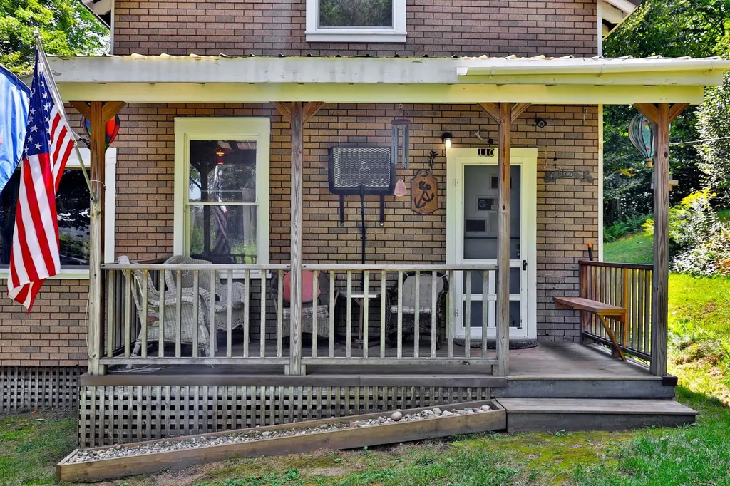 1087 Route 100 Pittsfield VT 05762