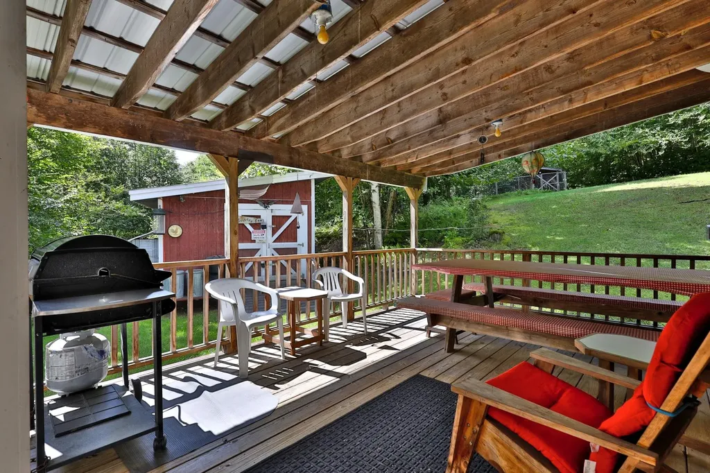 1087 Route 100 Pittsfield VT 05762