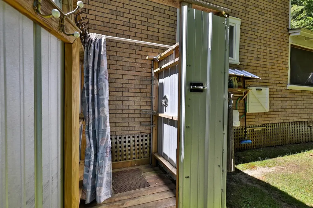 1087 Route 100 Pittsfield VT 05762