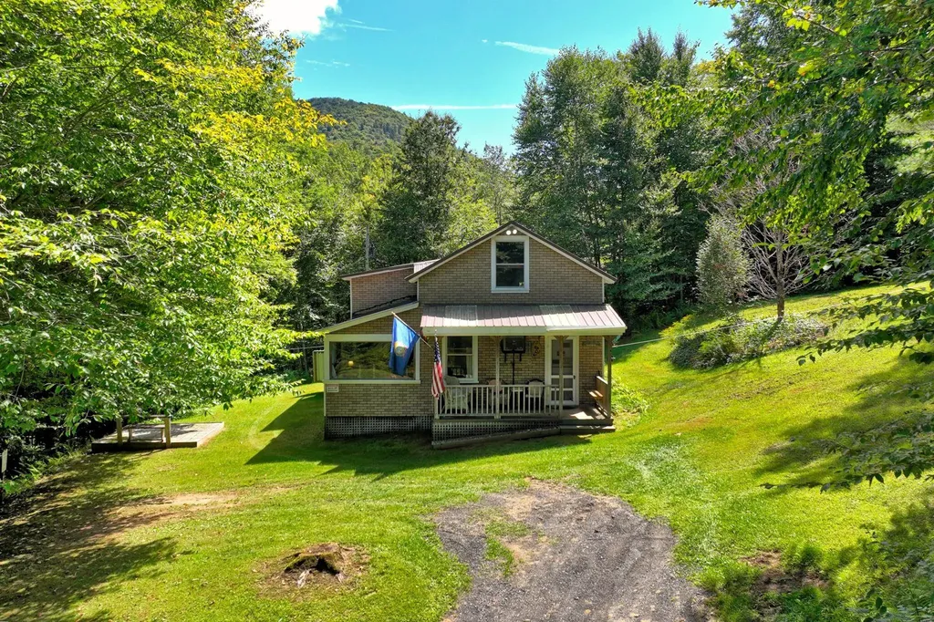 1087 Route 100 Pittsfield VT 05762