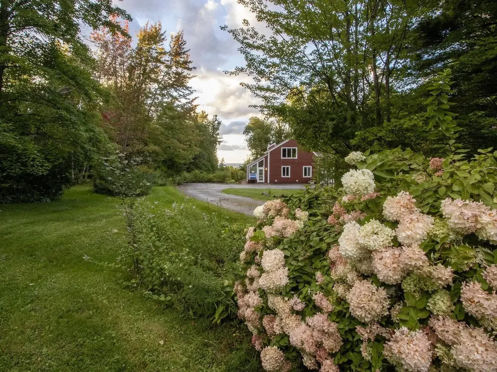 695 Oak Knoll Road Williston VT 05495