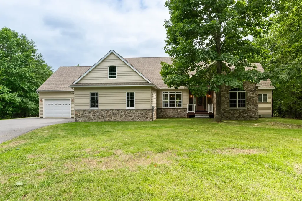 192 Addison Road Goffstown NH 03045