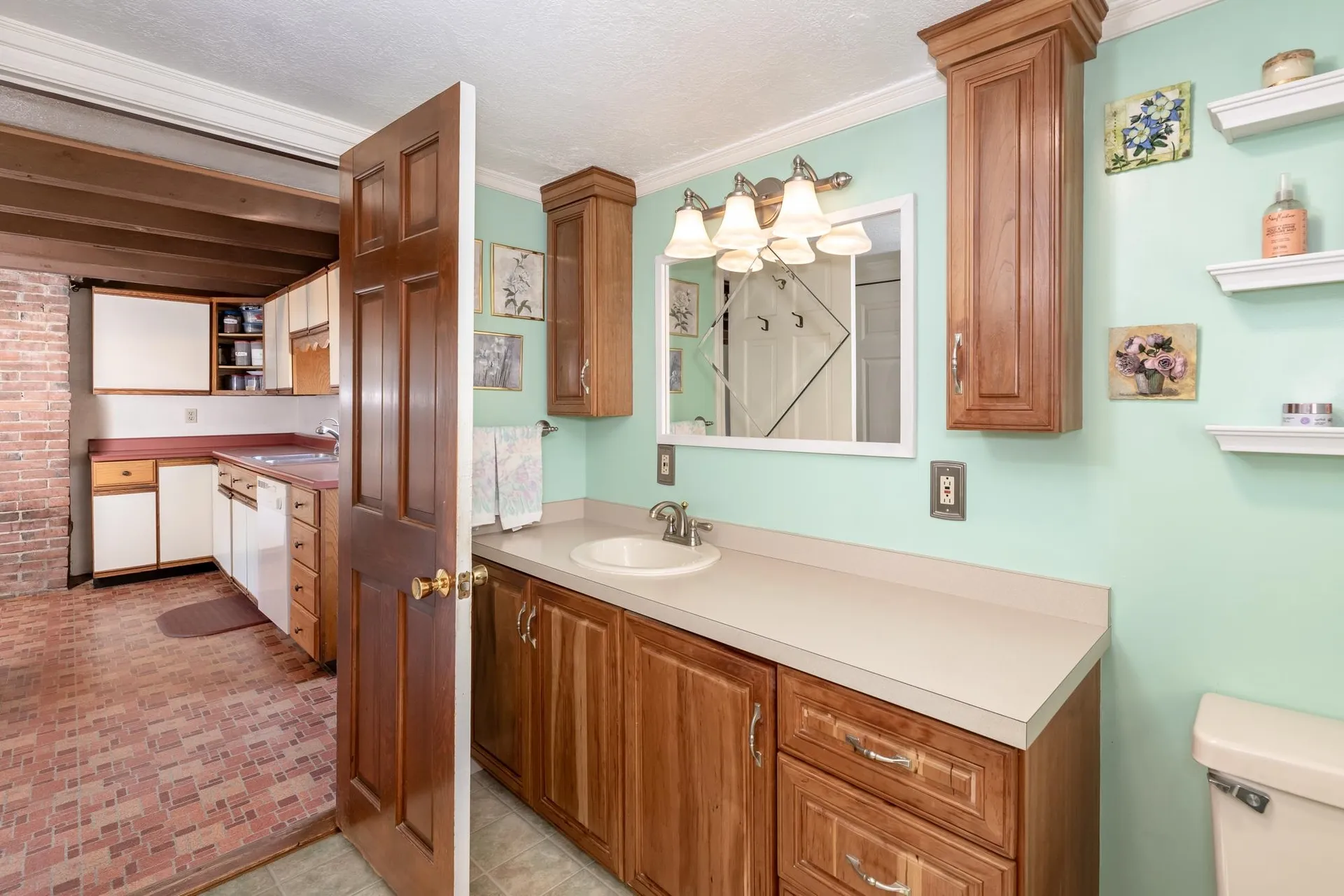 108 Railroad Avenue Epping NH 03042