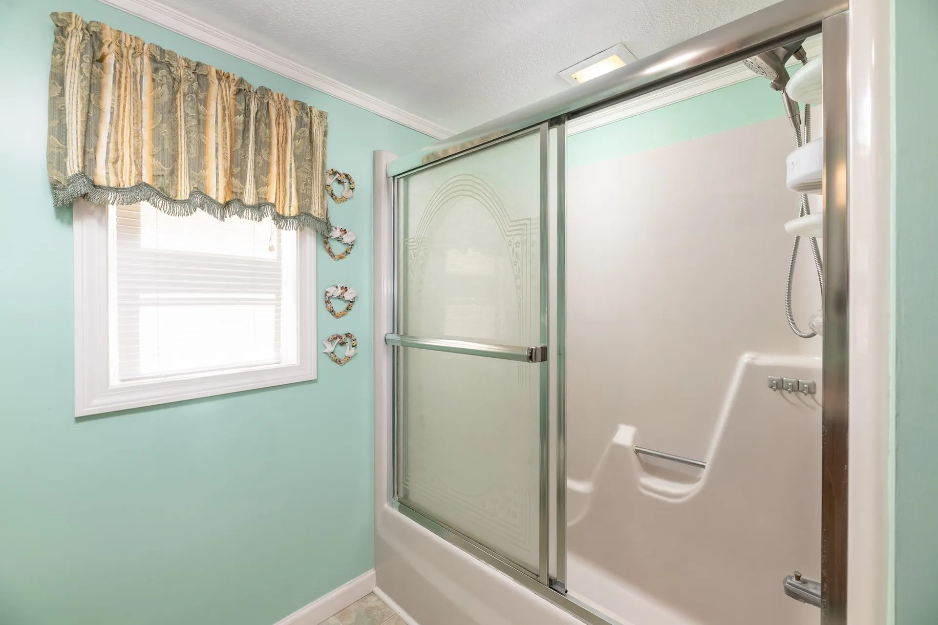 108 Railroad Avenue Epping NH 03042