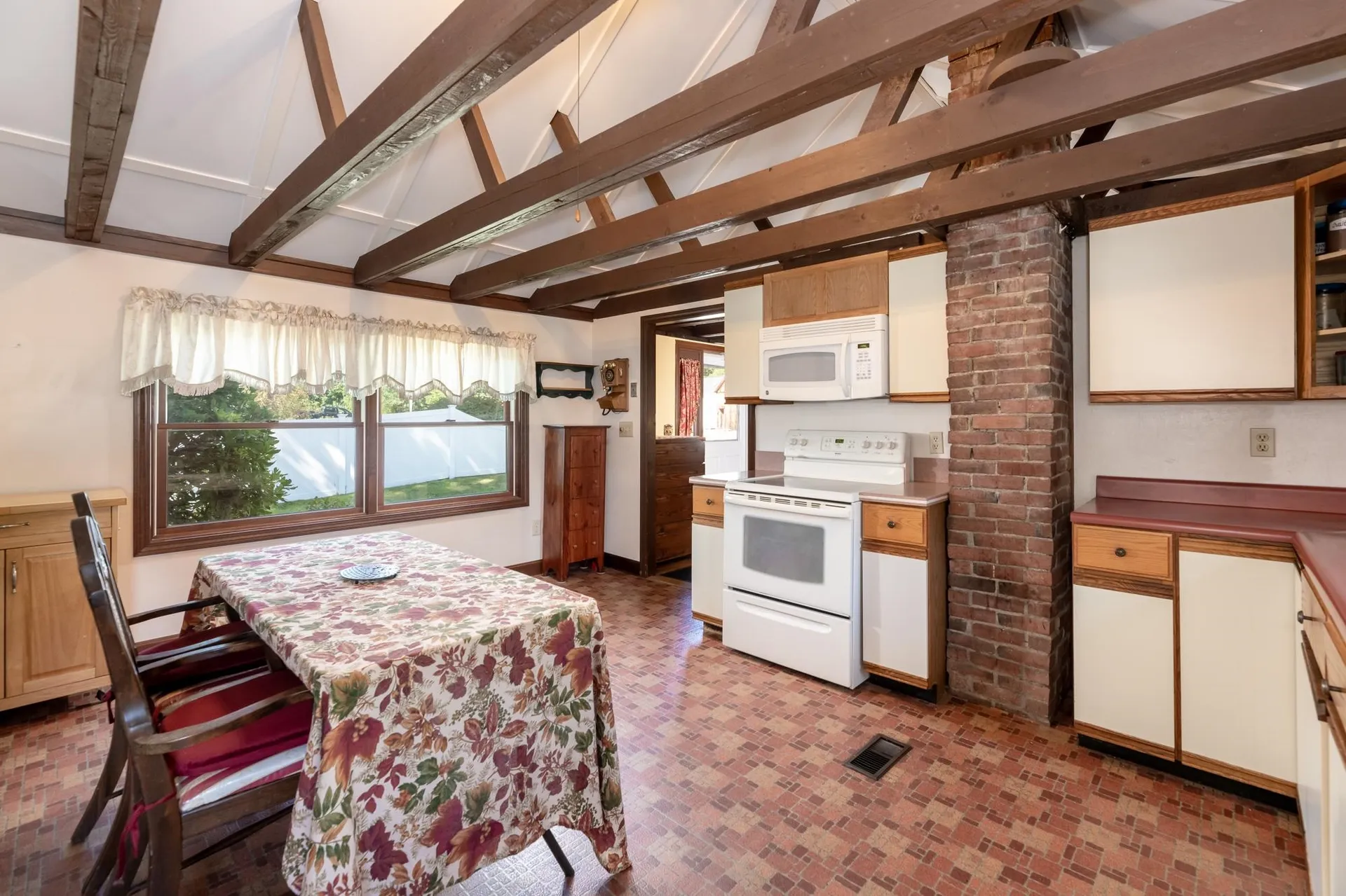 108 Railroad Avenue Epping NH 03042