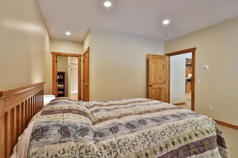 74 Country Crossing Ludlow VT 05149