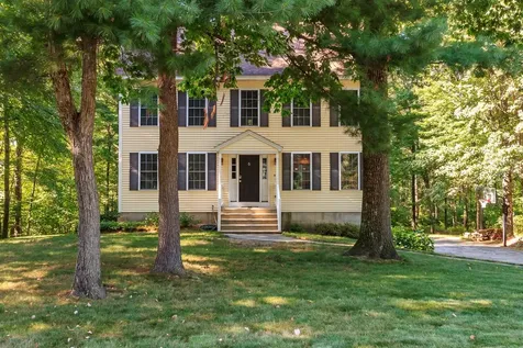6 Cardinal Circle Derry NH 03038