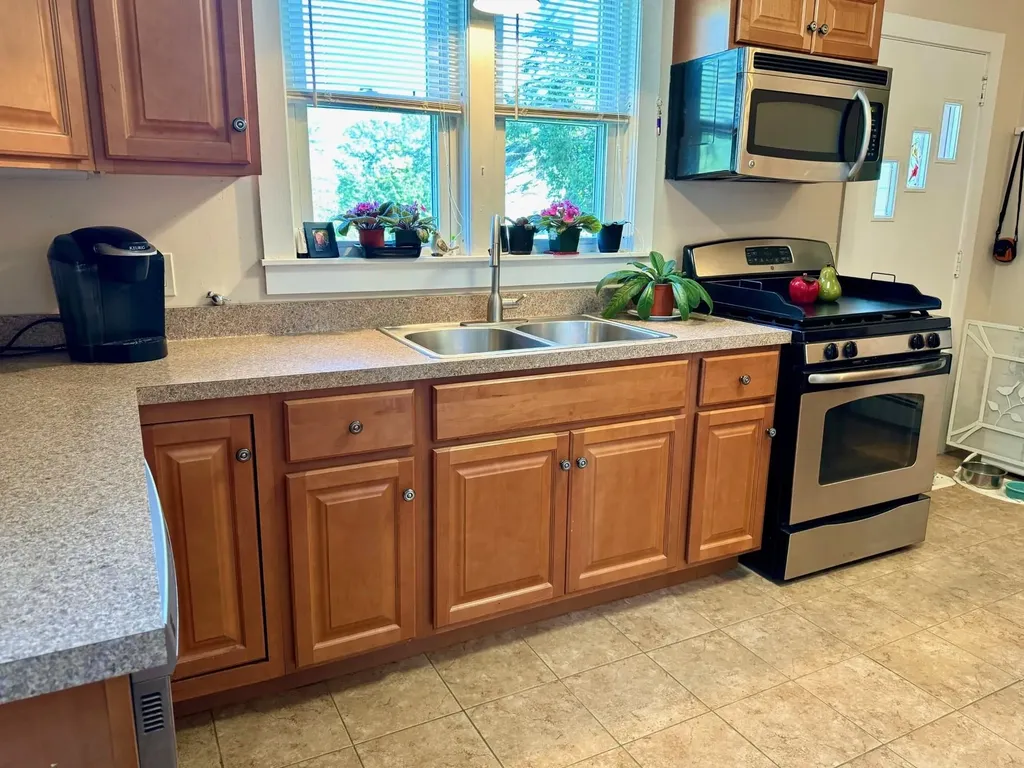 31 Flanders Street Enfield NH 03748