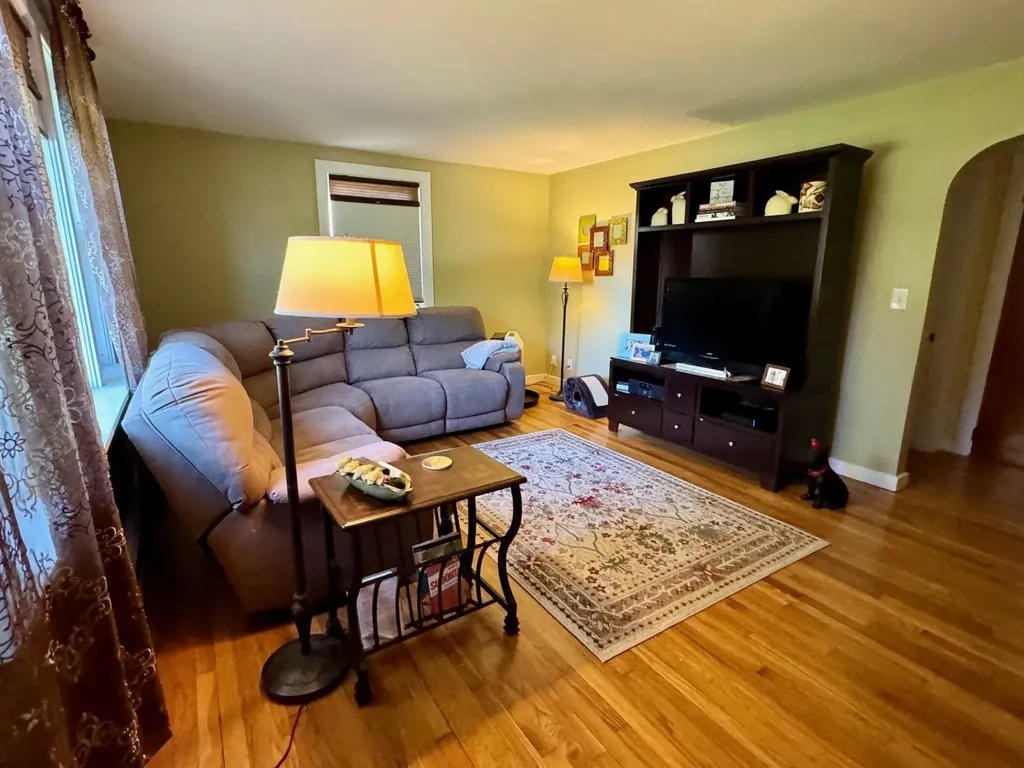 31 Flanders Street Enfield NH 03748