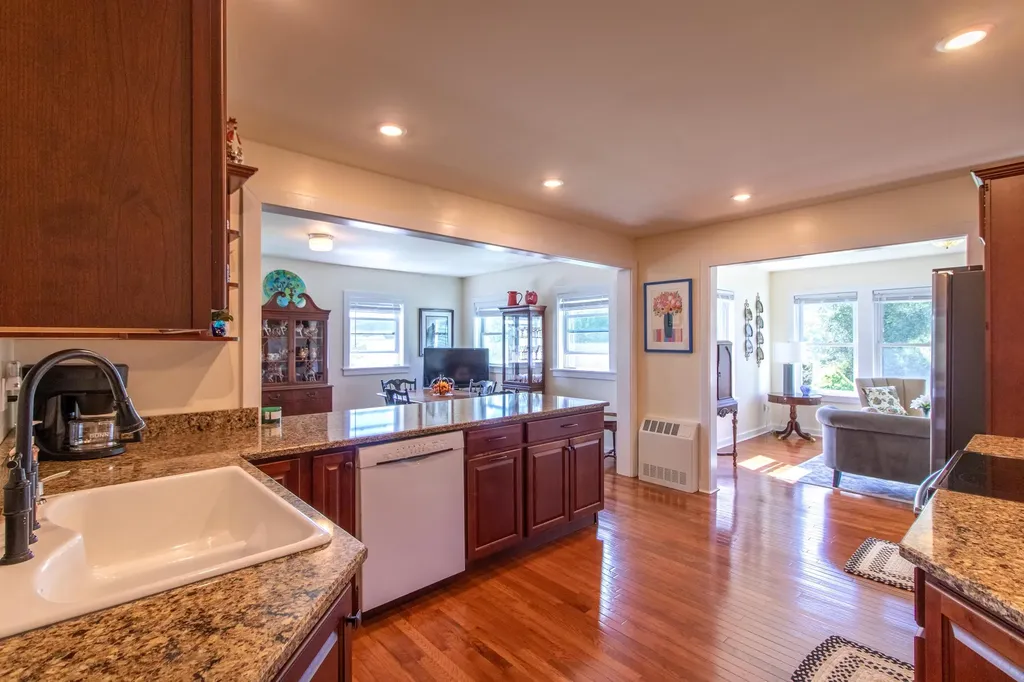 3537 Vt Route 100 Westfield VT 05874-7712