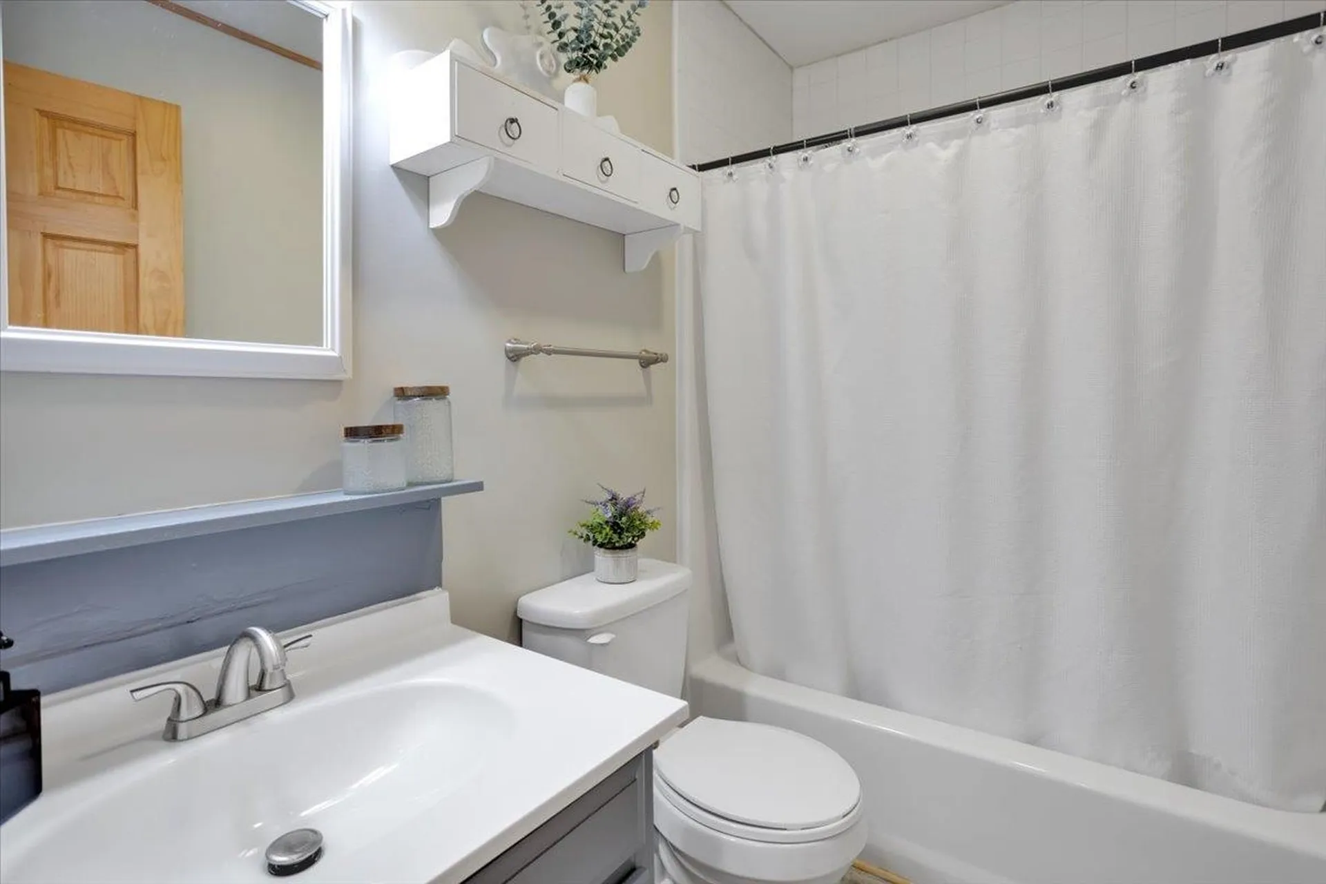 8 Morgan Meadows Way Cambridge VT 05464-5402