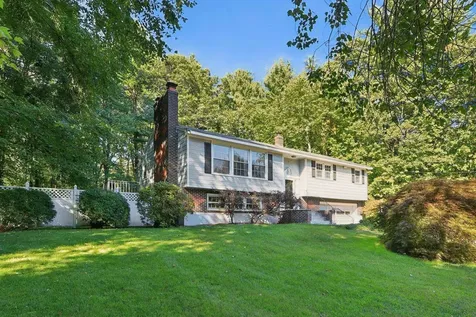 6 Ridgecrest Drive Hudson NH 03051