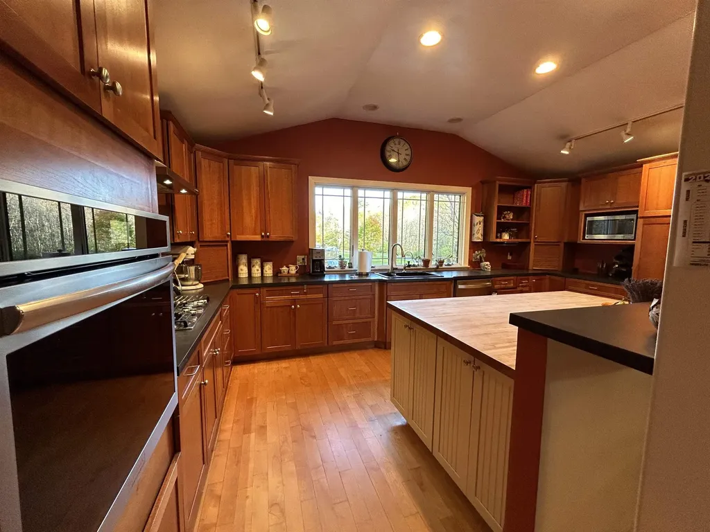 137 Willow Road East Kingston NH 03827