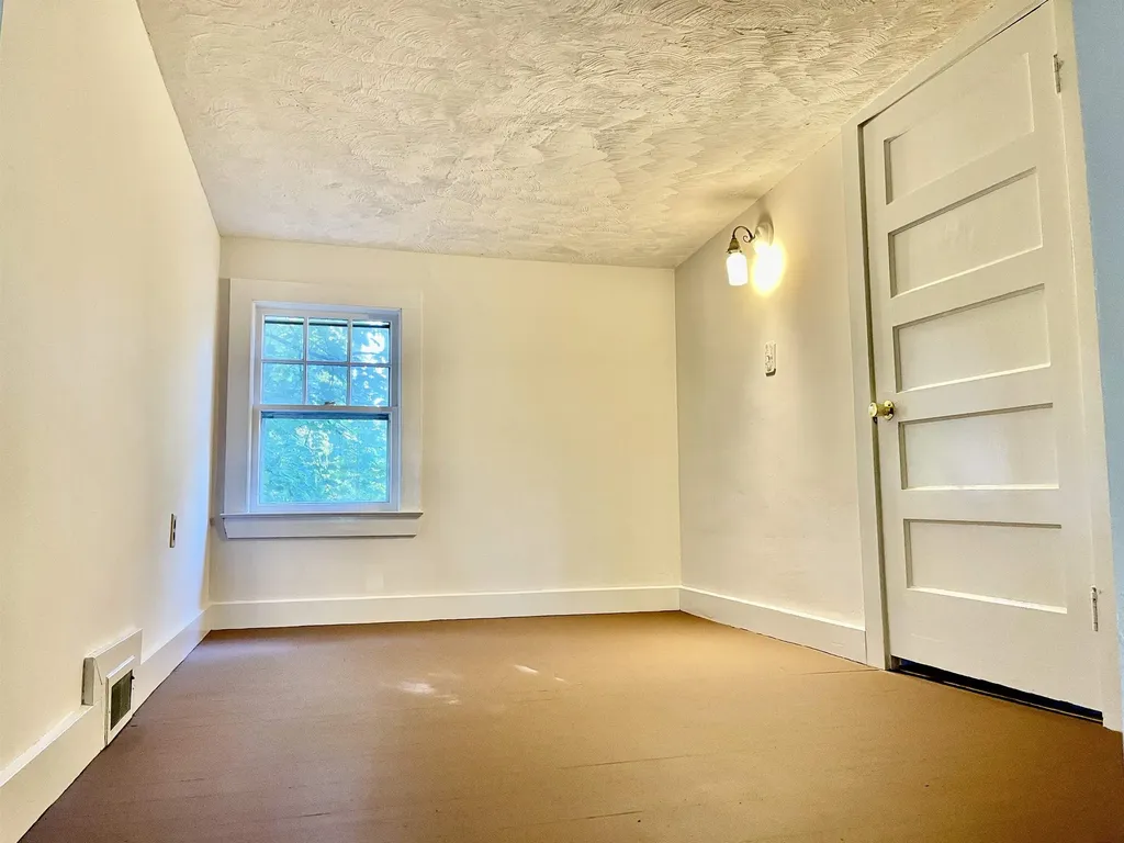 15 Mooney Street Alton NH 03809