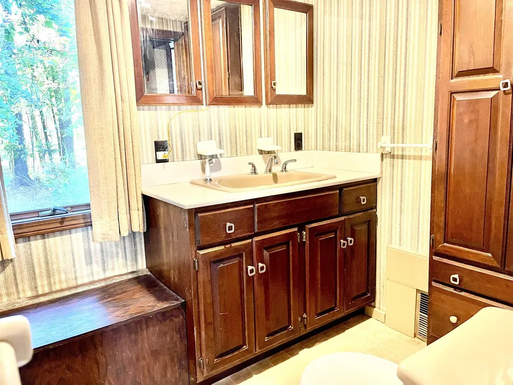 15 Mooney Street Alton NH 03809