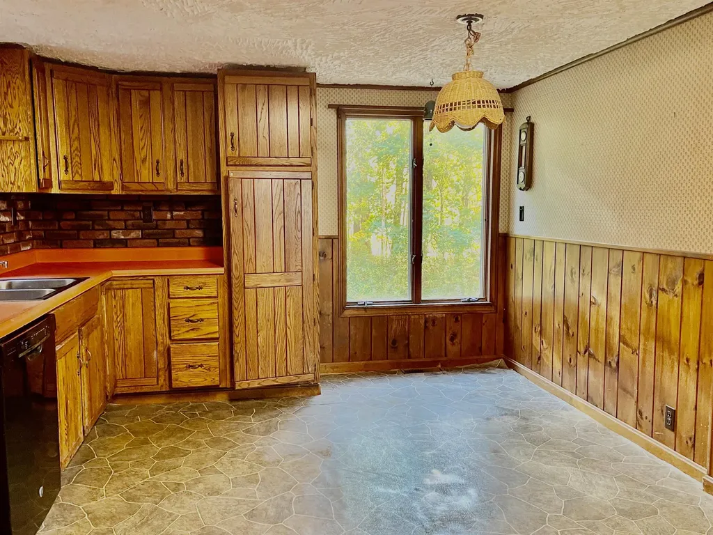 15 Mooney Street Alton NH 03809