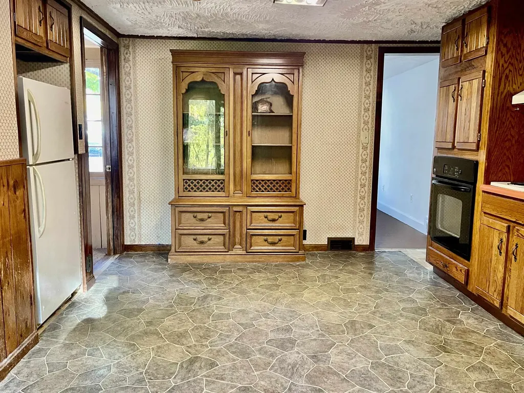 15 Mooney Street Alton NH 03809