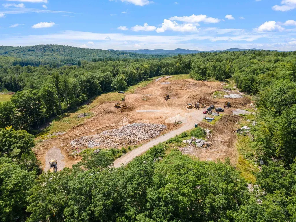 Endicott Street North Laconia NH 03246