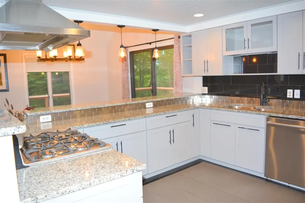 839 Cove Drive Grantham NH 03753