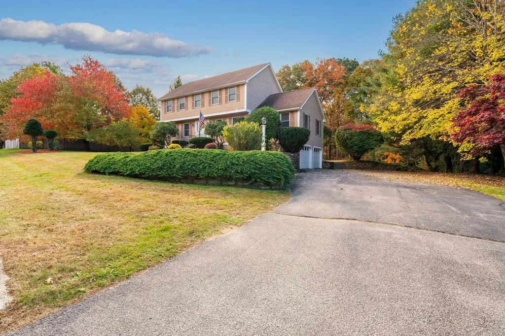 16 Moulton Drive Londonderry NH 03053