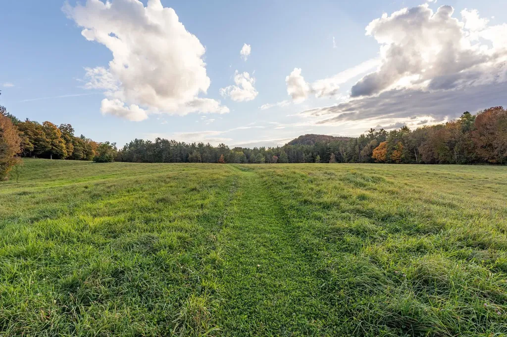 10 & 26 Chester Drive Tunbridge VT 05077