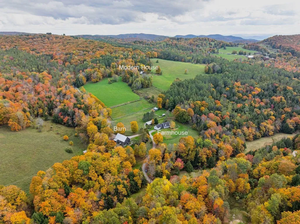 10 & 26 Chester Drive Tunbridge VT 05077