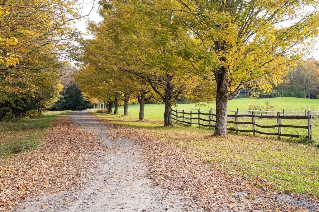 10 & 26 Chester Drive Tunbridge VT 05077