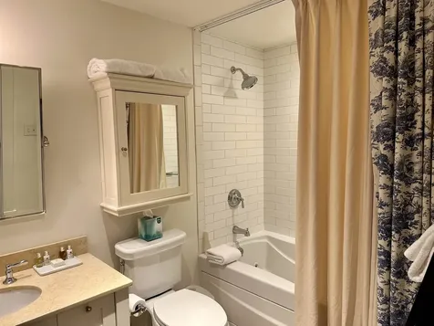 102 Forest 134/iv Drive Warren VT 05674