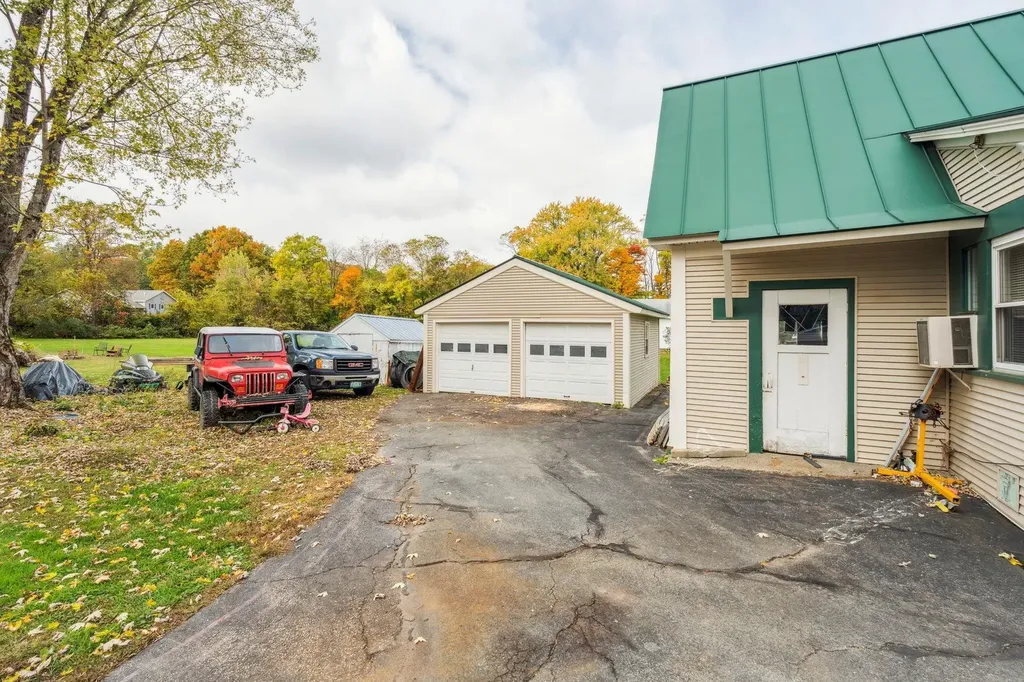 2446 Us Route 5 North Windsor VT 05089