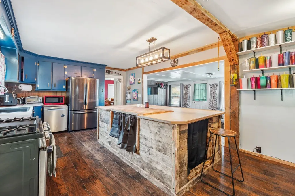 2446 Us Route 5 North Windsor VT 05089