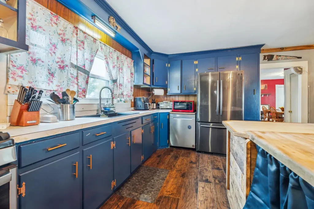 2446 Us Route 5 North Windsor VT 05089