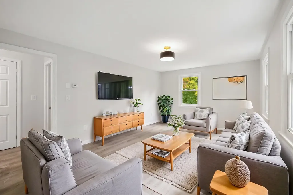 9 Berry Hill Road Hooksett NH 03106