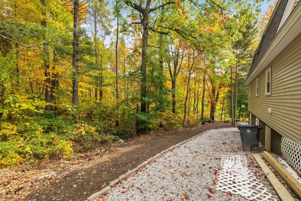 9 Berry Hill Road Hooksett NH 03106