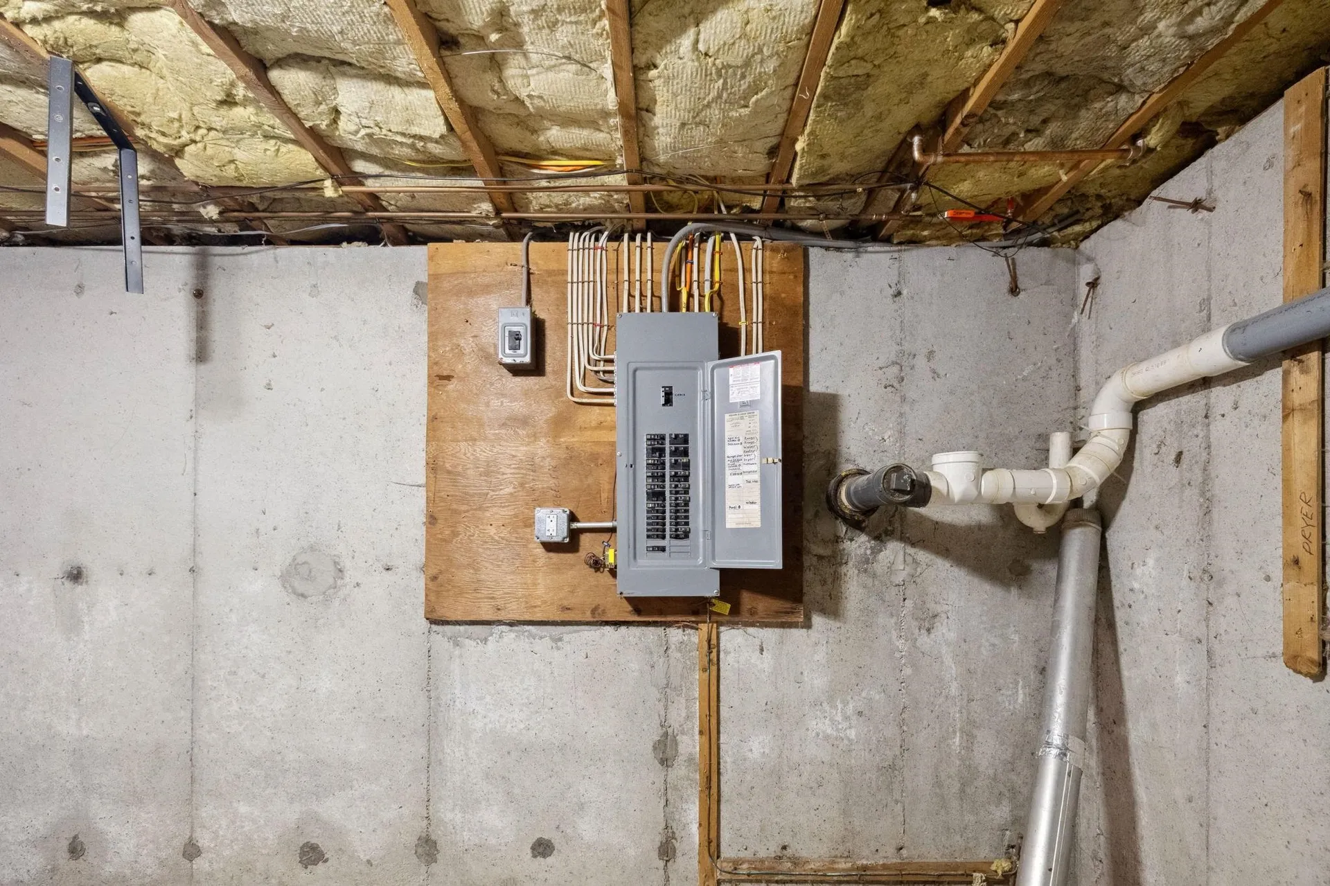 9 Berry Hill Road Hooksett NH 03106