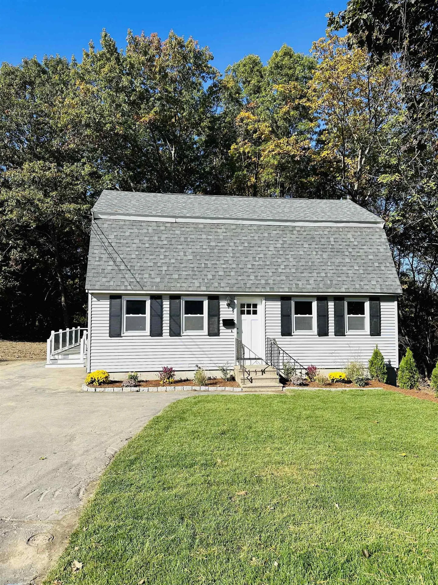 23 Hutchinson Street Nashua NH 03064