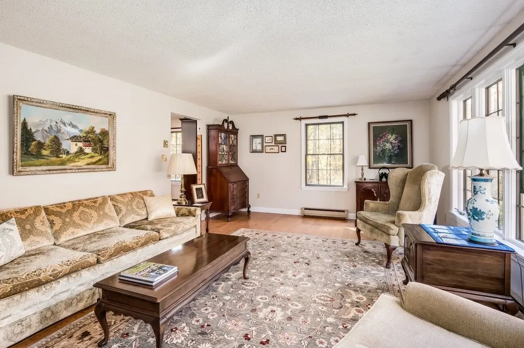 13 Moharimet Drive Madbury NH 03823