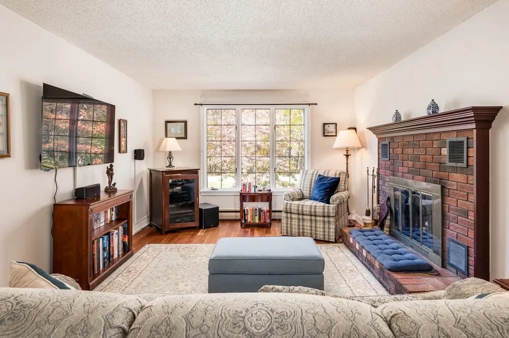 13 Moharimet Drive Madbury NH 03823