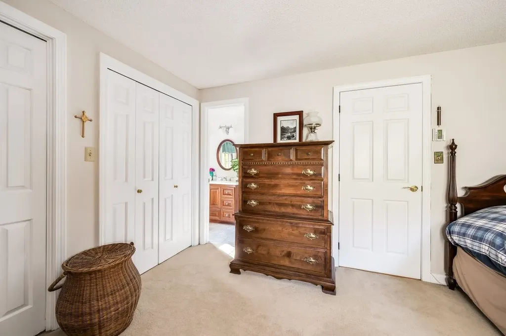 13 Moharimet Drive Madbury NH 03823