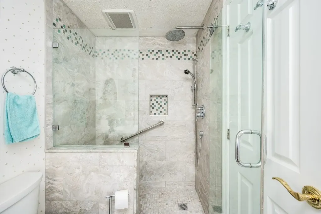 13 Moharimet Drive Madbury NH 03823