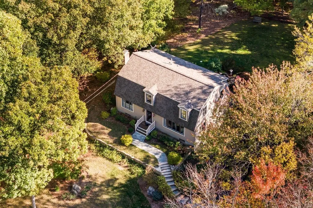 13 Moharimet Drive Madbury NH 03823