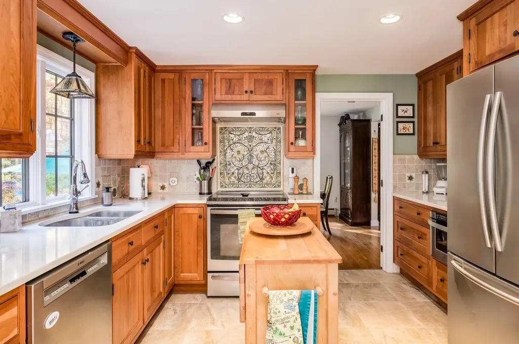 13 Moharimet Drive Madbury NH 03823