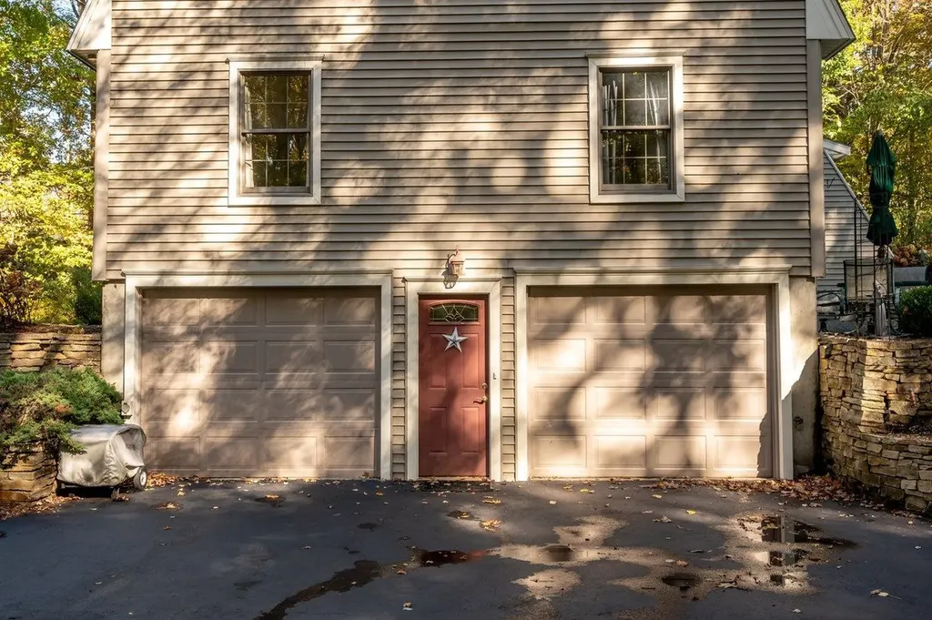 13 Moharimet Drive Madbury NH 03823