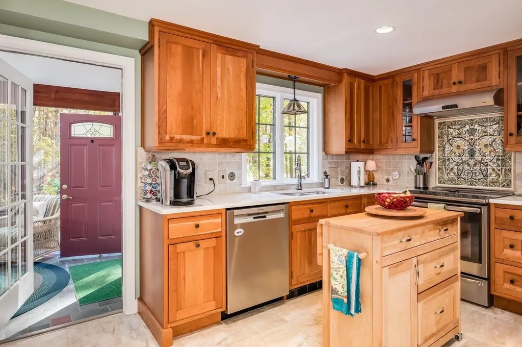 13 Moharimet Drive Madbury NH 03823