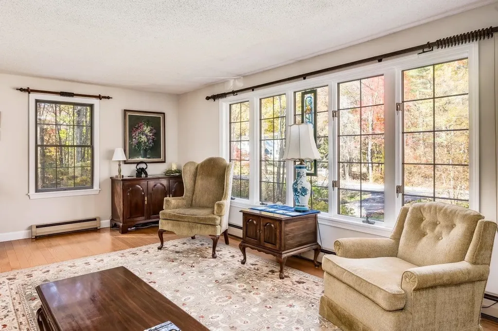 13 Moharimet Drive Madbury NH 03823