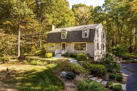 13 Moharimet Drive Madbury NH 03823