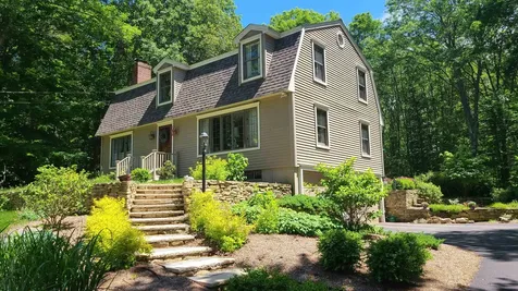 13 Moharimet Drive Madbury NH 03823