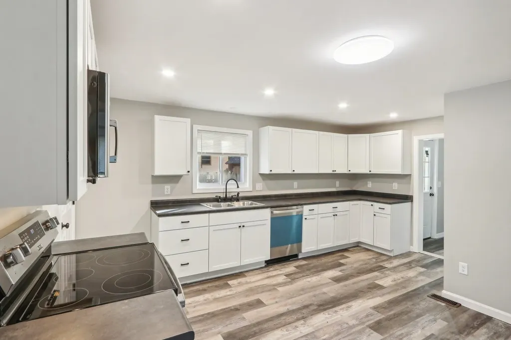 24 Elm Street Goffstown NH 03045