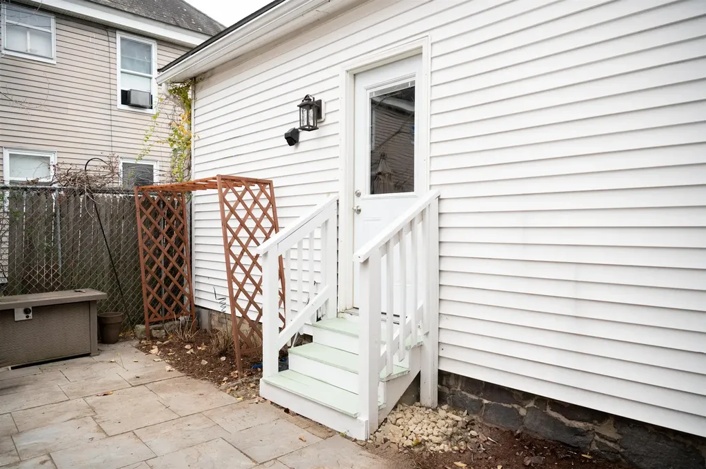 4 Pleasant Street Nashua NH 03060